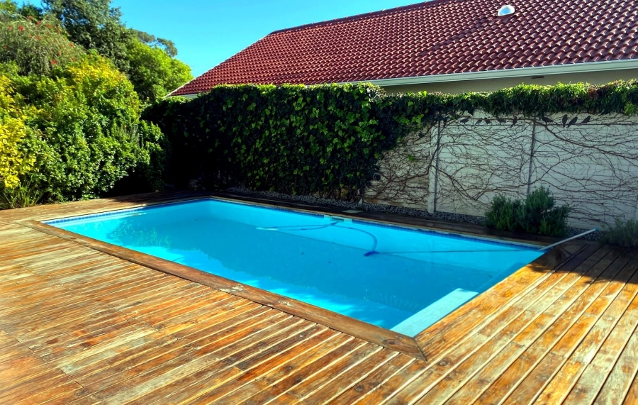 To Let 4 Bedroom Property for Rent in Leisure Isle Western Cape